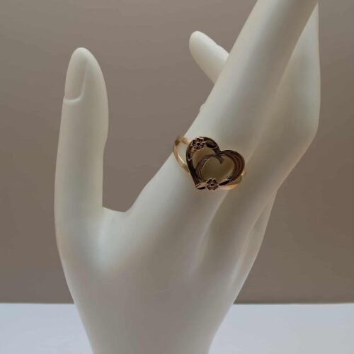 ANILLO EN 2 OROS LETRA C EN CORAZON