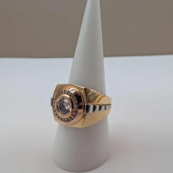 ELEGANTE ANILLO PARA CABALLERO EN 3 OROS