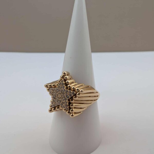 ELEGANTE ANILLO DE ESTRELLA